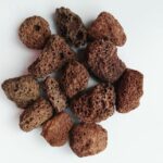 ⁦حجر لافا طبيعي (بركاني) وسيط الفلترة البيولوجية و نمو البكتريا النافعة وديكور الأكواسكيب - 1 كيلو (أحمر)⁩ - الصورة ⁦8⁩